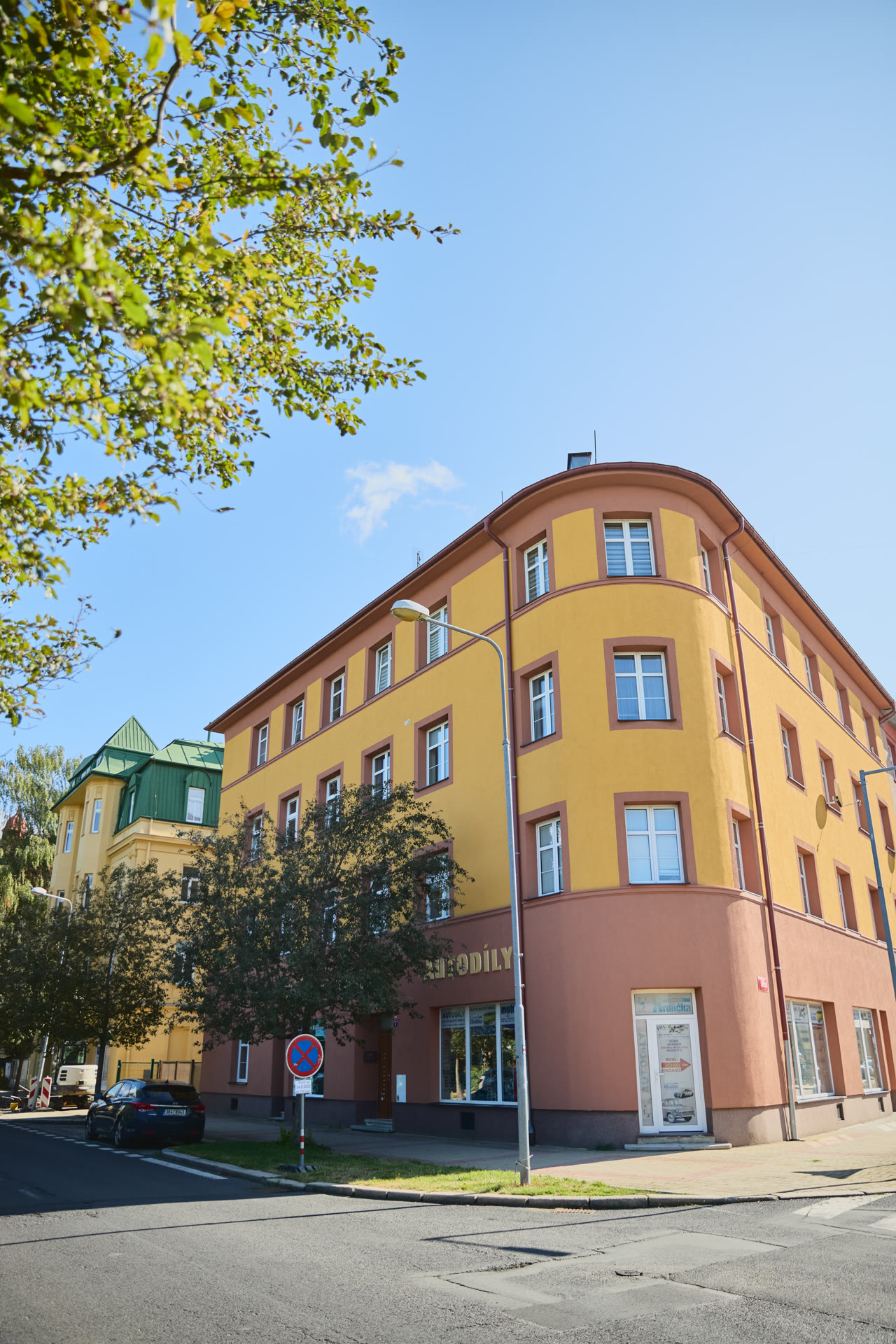 Dům v Husově ulici, ve kterém se apartmán nachází